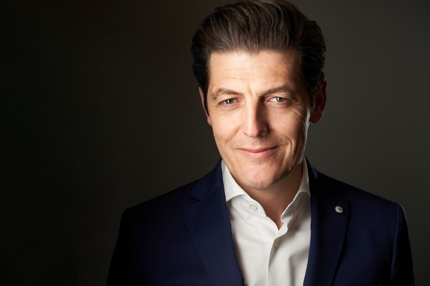 The same client photographed with Violet Gorgi's coached headshot technique